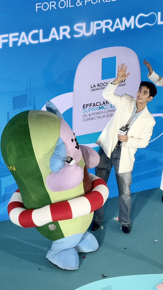Naa_Ratta's tweet photo. คอยมองมาข้างบน มองมาชั้นสองตลอด 
ขอบคุณน้องซีน้าาาา 🥹

LAROCHE POSAY X SEACEAN

#EffaclarxSeaAvocean
#sea_tawinan https://t.co/9Fy6b35Jsn