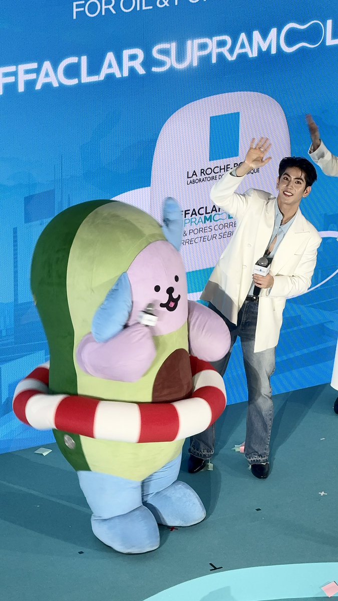 Naa_Ratta's tweet photo. คอยมองมาข้างบน มองมาชั้นสองตลอด 
ขอบคุณน้องซีน้าาาา 🥹

LAROCHE POSAY X SEACEAN

#EffaclarxSeaAvocean
#sea_tawinan https://t.co/9Fy6b35Jsn