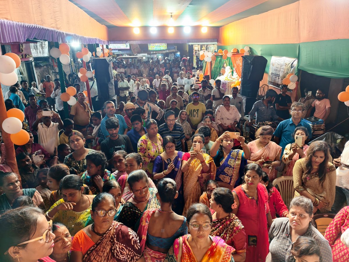 BjpScMorchaWB's tweet photo. দমদম ক্যান্টনমেন্টে অরুণ ভদ্র স্মৃতি রক্ষা সমিতি দ্বারা ডঃ শ্যামা প্রসাদ মুখোপাধ্যায়ের ১২৫ তম জন্মজয়ন্তী উপলক্ষে বস্ত্রদান কার্যক্রমে উপস্থিত ছিলেন @BJPSCMorcha প্রাক্তন রাজ্য সভাপতি এবং জননেতা @DrSudipDas https://t.co/jFndNkJcYC
