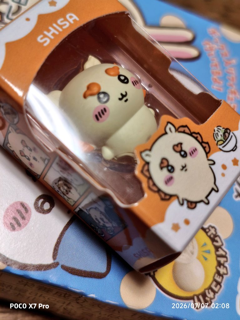 neomikan7's tweet photo. ちいかわチョコボックス　もしかして製造自体に重大なミスありそう
買った3つ全てにへっこみみたいなのある https://t.co/iCJUCTGI5M