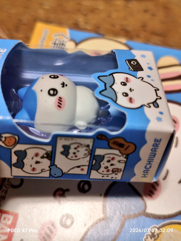 neomikan7's tweet photo. ちいかわチョコボックス　もしかして製造自体に重大なミスありそう
買った3つ全てにへっこみみたいなのある https://t.co/iCJUCTGI5M