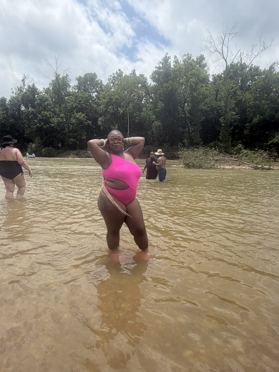 Yourobession00's tweet photo. 2026 River float 💗 https://t.co/ROtIOwU3AN