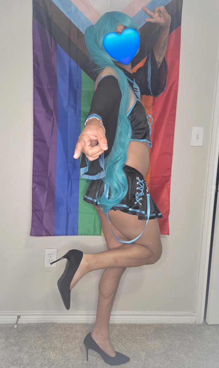 skye_498's tweet photo. Miku Swimsuit to help stay cool

#femboy https://t.co/o6mYJElfHi