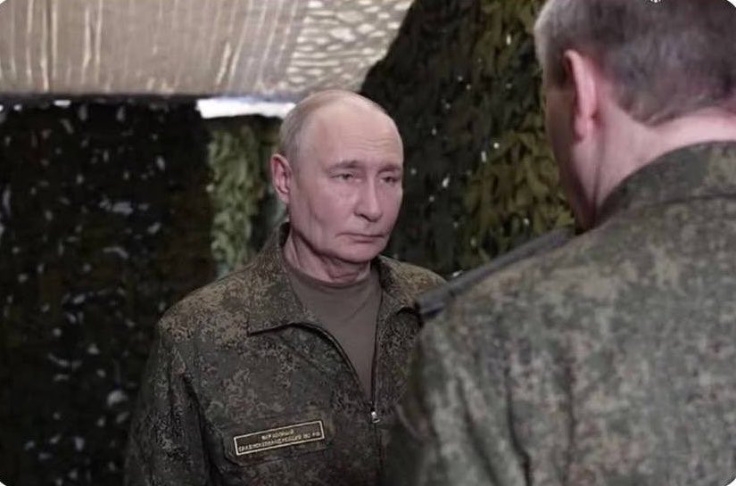 sashasuhanov's tweet photo. Твоё лицо, когда на пятый год войны ты въебал денег столько, что мог бы на них построить полностью новый Донбасс на своей территории, и ещё осталось бы чтобы в Бурятии провести туалеты в многоквартирные дома (и им не пришлось бы срать в ведро)

А вместо этого тебе так поводили хуем по губам, что ты пытаешься выдать за победу взятие Константиновки (её не взяли) и просишь бензин у Казахстана и Индии