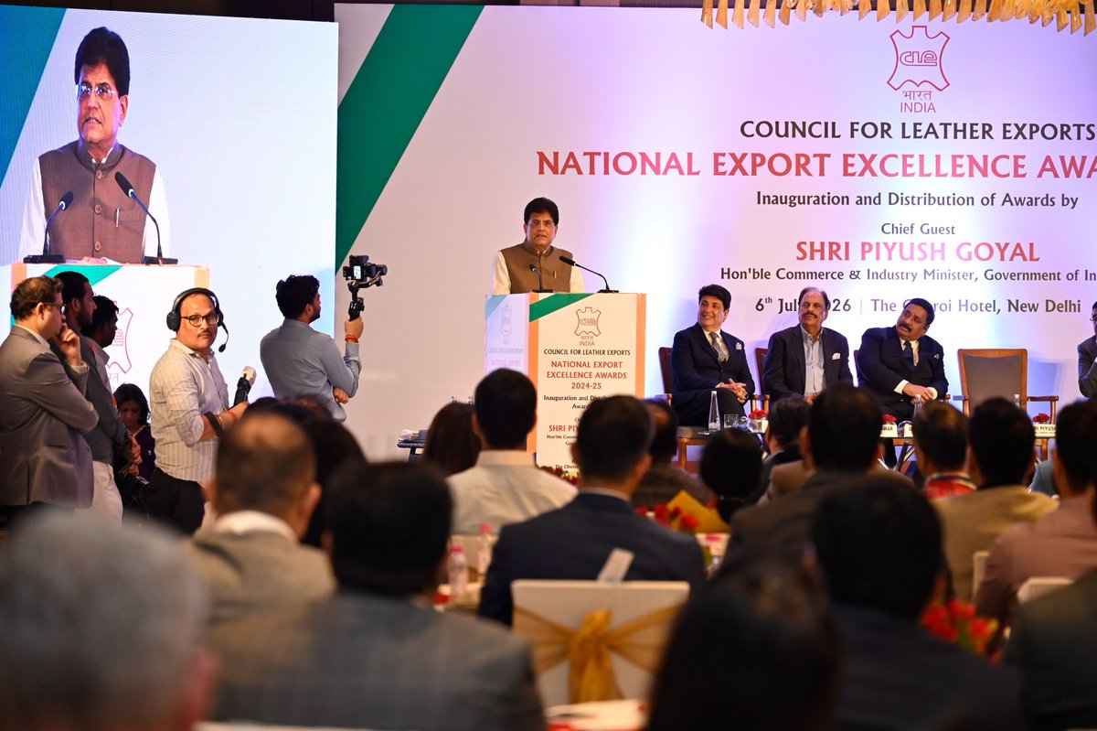 PiyushGoyal's tweet photo. Delighted to address the Council for Leather Exports' National Export Excellence Awards 2024-25 & present the awards to the winners.

Congratulated the awardees for their outstanding contribution to India's export growth. Emphasised how the Free Trade Agreements with various nations are unlocking new markets & creating unprecedented avenues for Indian exporters.

Also, underscored the invaluable role of our artisans, the women workforce & MSMEs in driving the sector's growth and urged the industry to focus on quality, standards, innovation & product diversification to further boost India's leather & footwear exports.

📹 https://t.co/S66BhPlgSV