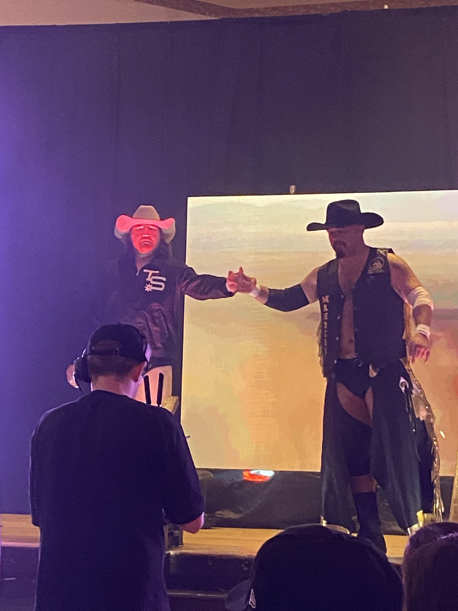 Davesewell04's tweet photo. Prematch pics @NotThatShire @1called_manders Cowboy Way @RevProUK https://t.co/NP0ucme6Er