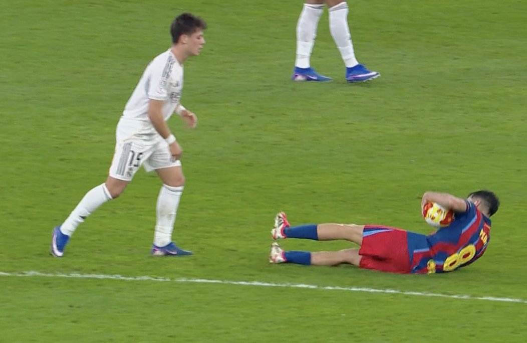 BogaDeTurco's tweet photo. Zlatan Ibrahimovic🗣️: 
🔹''Arda Güler is one of the best midfielders in the world, and it annoys me that he doesn’t get the same hype as other midfielders.''

🔹''I’d rank him above Pedri and Gavi. He’s more talented than both of them and plays with far more maturity and composure.''