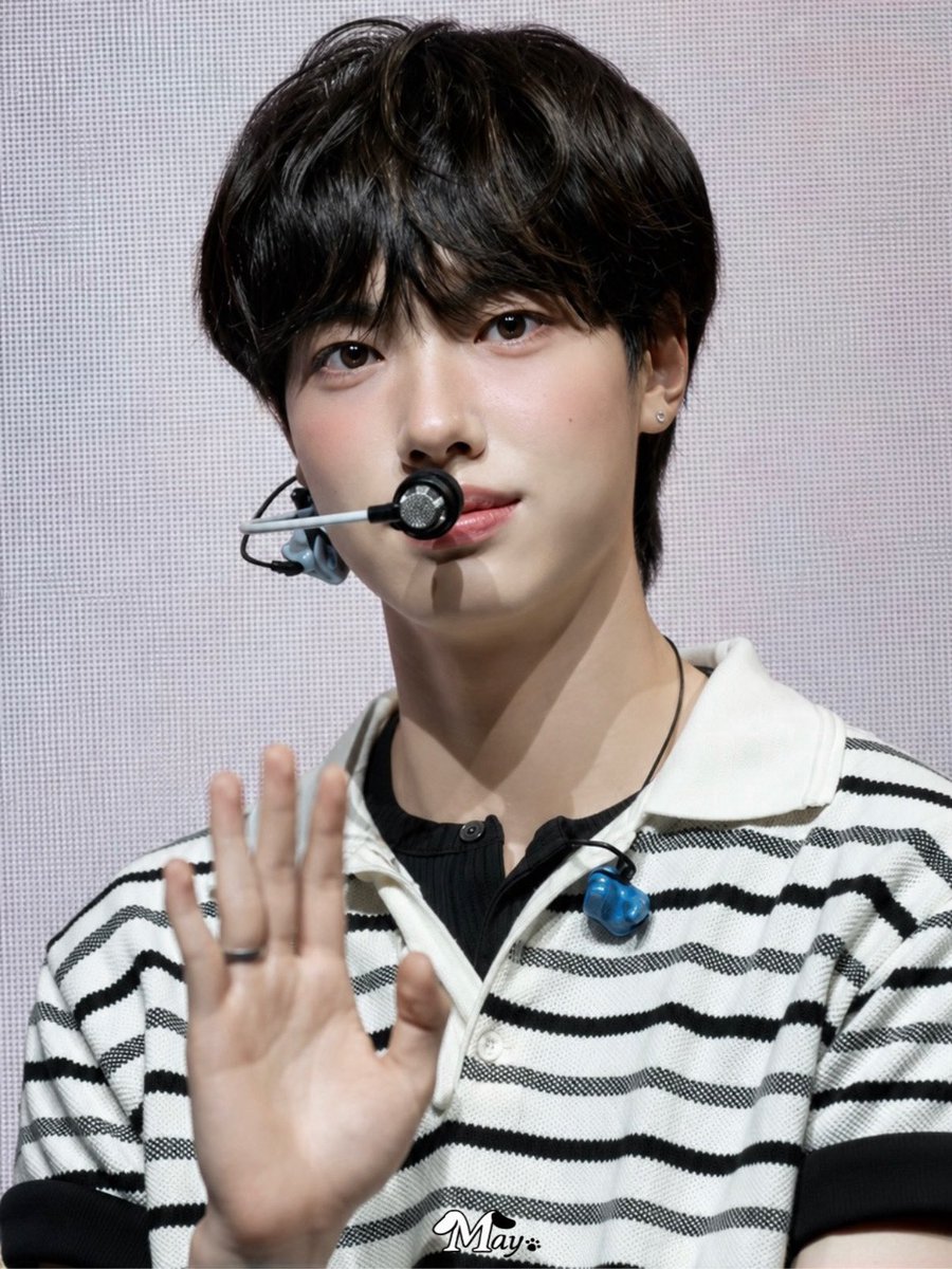 manoS2may's tweet photo. 260706 데뷔 쇼케이스

첫 눈에 반하는 클리셰

#VAYONN #베이온 #MANO #마노 https://t.co/TzMNl6LGSX