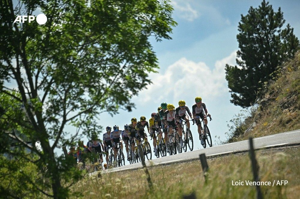AFP's tweet photo. Reigning champion Tadej Pogacar won the third stage of the Tour de France to snatch the ‘special’ leader's yellow jersey from rival Jonas Vingegaard. The two men are dead level on time but Pogacar is ahead by virtue of his better finishing positions.
https://t.co/rJq1fR6brX https://t.co/IvvCvBonGX