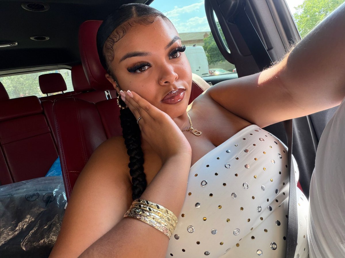 badjaass's tweet photo. car selfies🤳🏽 https://t.co/tBMXIja34b