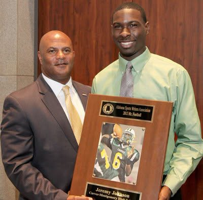 ahsaaradio's tweet photo. AHSAA Football History presented by Russell Do it Centers - https://t.co/9Hx6hCeUqj
14 players in state history finished a single season with 3900+ yards of total offense. One of the 14 was Jeremy Johnson with G. W. Carver High School. Following his senior season he was named Mr. Football for the state of Alabama.
3,939 - Jeremy Johnson, Carver-Montgomery, 2012 (3,193 passing, 706 rushing, 40 receiving)