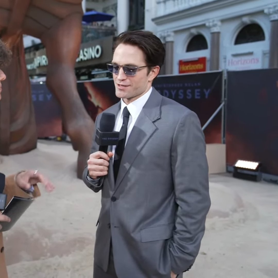 TheBatmanSagaNW's tweet photo. BRUCE WAYNE ARRIVES AT THE ODYSSEY PREMIERE https://t.co/mLY9UbBXwA