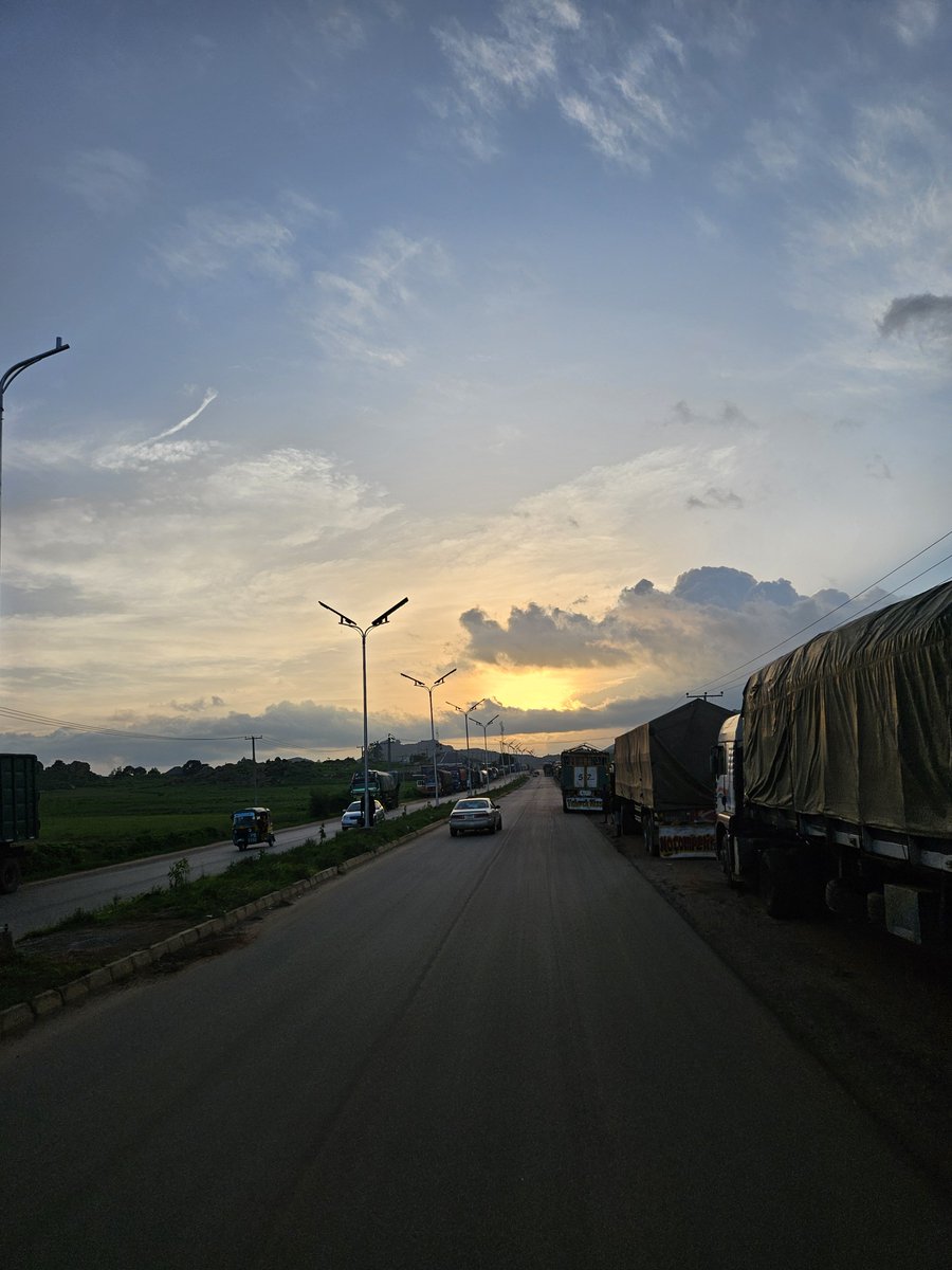 HYPEBOY_WAYO's tweet photo. Jos Nigeria at sunset🤭😍
Look at that breath taking view!🥺♥️ https://t.co/bDBbkPNTZ5