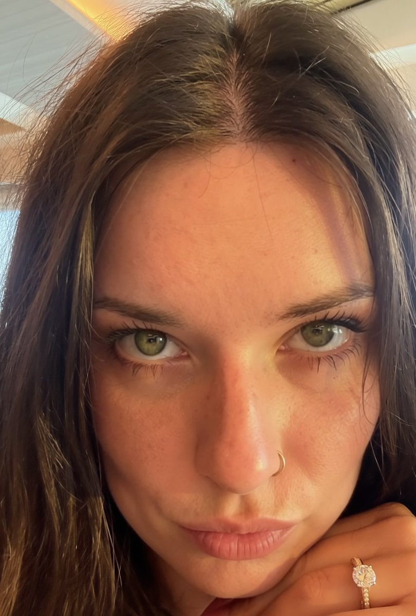 Quinnfitttt's tweet photo. Eye contact for a second? 💙 https://t.co/AYWUI8xZRq