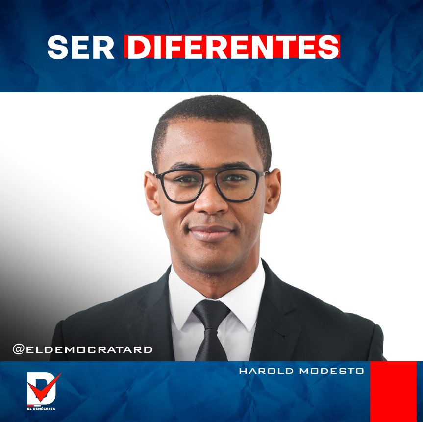 eldemocratard's tweet photo. Harold Modesto

El Presidente le llamó animal… quizás sobran los motivos para pensarlo y decirlo de alguien cuando ha fallado a la sociedad de una manera tan deleznable. Yo, en cambio, quisiera identificarlo por la condición que tuvo antes de que un segundo desafortunado lo llevara al extremo contrario de su oficio; prefiero referirme a él como policía.

Creo que es una mejor manera porque impide las distracciones cuando se necesita mirar hasta el fondo para comprender el problema. Además, ningún dolor y muestra pública de indignación es comparable con llevar los zapatos del padre de ese joven que perdimos con apenas 19 años. Nadie tiene más derecho al fuero de recurrir a lo indecible para lidiar con el dolor y la impotencia de vivir un duelo que recién inicia.

Sorprendentemente, ese padre, sin todavía entender la magnitud del vacío por la muerte de un hijo, se dirigió a los medios de comunicación para decir a todo el país que no guarda rencor contra “ese policía” y que si pide “que le hagan algo y lo maten” se volverían iguales; que él es diferente “porque le sirve a un Cristo vivo y de poder”. Un lente distinto al de nosotros, los conmocionados de la periferia, que pronto olvidaremos lo ocurrido para atender algún hecho superficial mientras otros leen el nombre de un familiar en una tumba que era inimaginable.

Esta inusual muestra de templanza me hizo recordar “Las miserias del proceso penal”, de Francesco Carnelutti, cuando más tarde vi al policía esposado, con el mismo uniforme, sin autoridad, despojado de toda soberbia, sin certezas ni un mañana como ayer; transmigrando, a merced de otras voluntades y humores, rodeado ahora de sujetos distintos, anhelando, tal vez en el arrepentimiento, la misma compasión que se esperaba de él.

Justo ahí, narra Carnelutti (1957), se manifiesta lo que reza el Dies irae: “quidquid latet apparebit”, todo lo que está oculto aparecerá.

Amplía más en nuestra web https://t.co/EUVnAiO76W
#eldemocratard