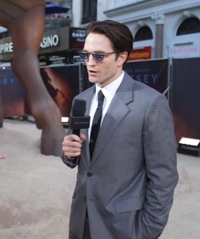 TheBatmanSagaNW's tweet photo. BRUCE WAYNE ARRIVES AT THE ODYSSEY PREMIERE https://t.co/mLY9UbBXwA