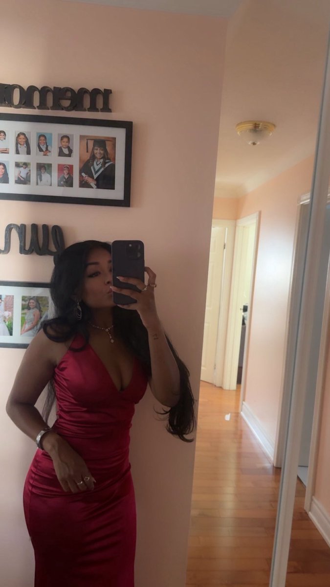 Trishannaa's tweet photo. my tan goes crazy 🤣 https://t.co/V779cVdjc6