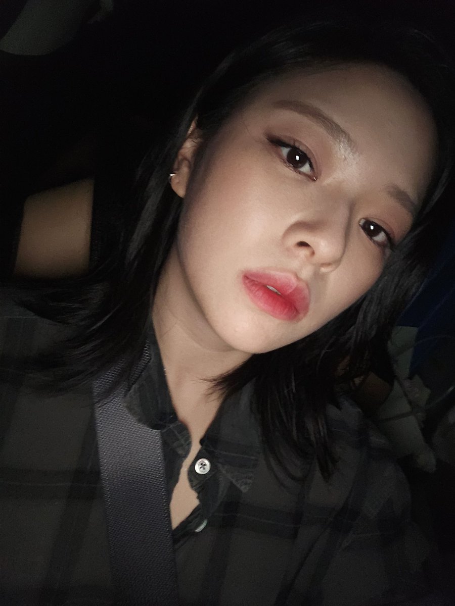 jeongyeonhour's tweet photo. Black-haired Jeongyeon 🖤 https://t.co/4kf25XiwTa