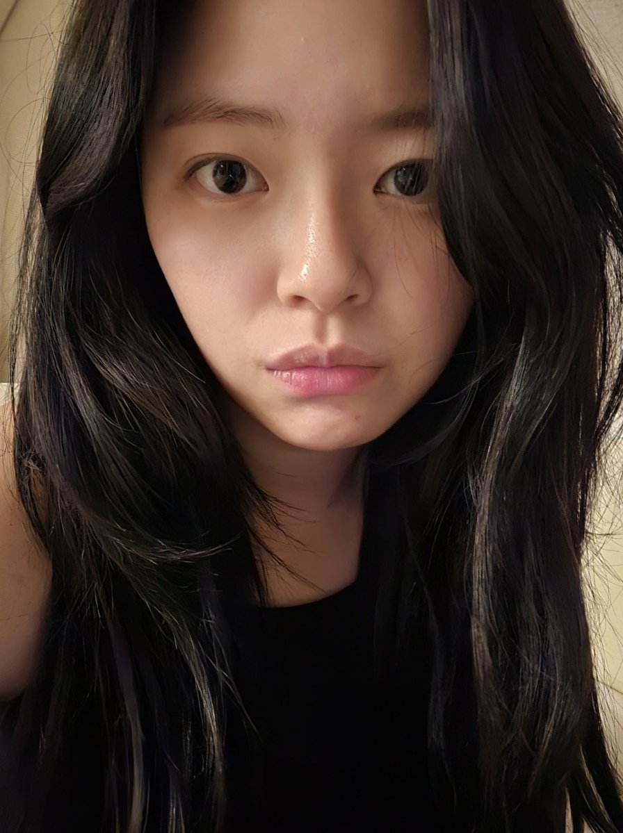 jeongyeonhour's tweet photo. Black-haired Jeongyeon 🖤 https://t.co/4kf25XiwTa