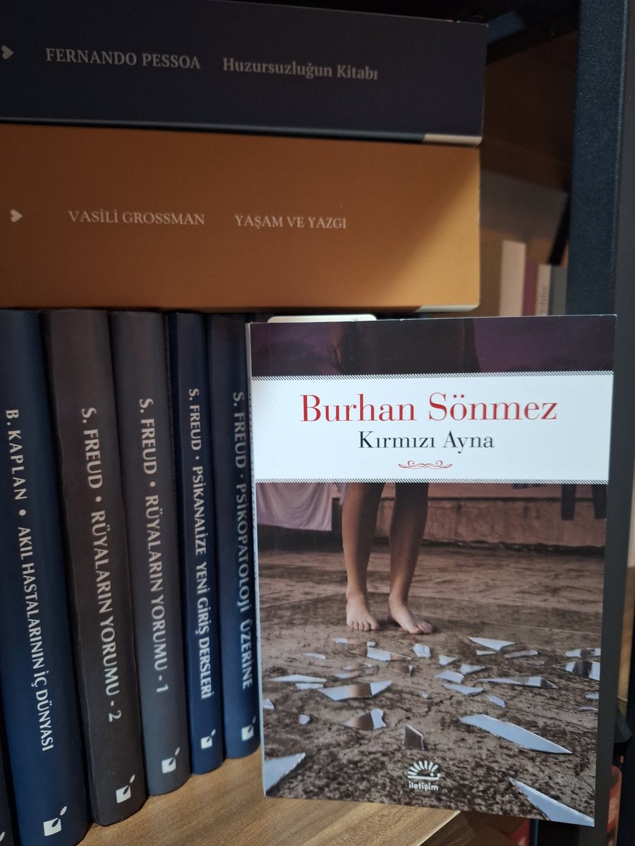 Onurrr6262's tweet photo. 28. Kitap 

" - İnsanlar kaderi yanlış anladıkları gibi zamanı da yanlış anladı..."

#burhansönmez #kitap https://t.co/p5Rkwcy5HX