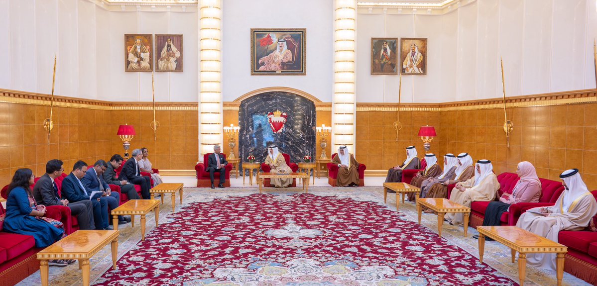 BahrainCPnews's tweet photo. His Majesty King #Hamad_bin_Isa Al Khalifa, along with His Royal Highness Prince #Salman_bin_Hamad Al Khalifa, the Crown Prince and Prime Minister, receives Dr Subrahmanyam Jaishankar @DrSJaishankar, Minister of External Affairs of the Republic of #India #Bahrain https://t.co/xnUNDE9TBn