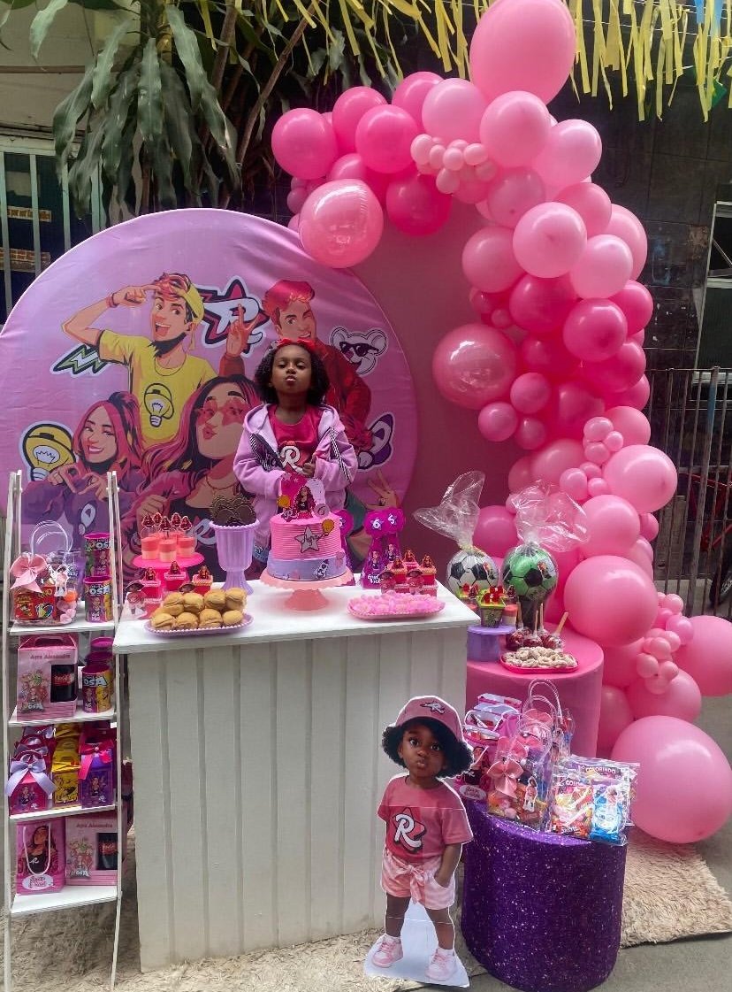 AyraMonicque's tweet photo. Festinha dela 🥳
#DosRosas https://t.co/fw3aVYjMxA