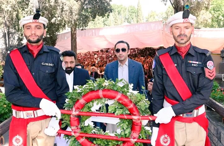 MohsinA12124905's tweet photo. چیئرمین پاکستان پیپلز پارٹی بلاول بھٹو زرداری کی نومنتخب وزیراعلی گلگت بلتستان امجد حسین ایڈووکیٹ کے ہمراہ گلگت بلتستان کی جنگِ آزادی کے شہداء کی یادگار پر حاضری https://t.co/pkVWpNglAI