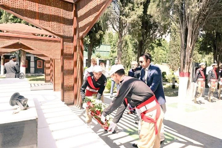 MohsinA12124905's tweet photo. چیئرمین پاکستان پیپلز پارٹی بلاول بھٹو زرداری کی نومنتخب وزیراعلی گلگت بلتستان امجد حسین ایڈووکیٹ کے ہمراہ گلگت بلتستان کی جنگِ آزادی کے شہداء کی یادگار پر حاضری https://t.co/pkVWpNglAI