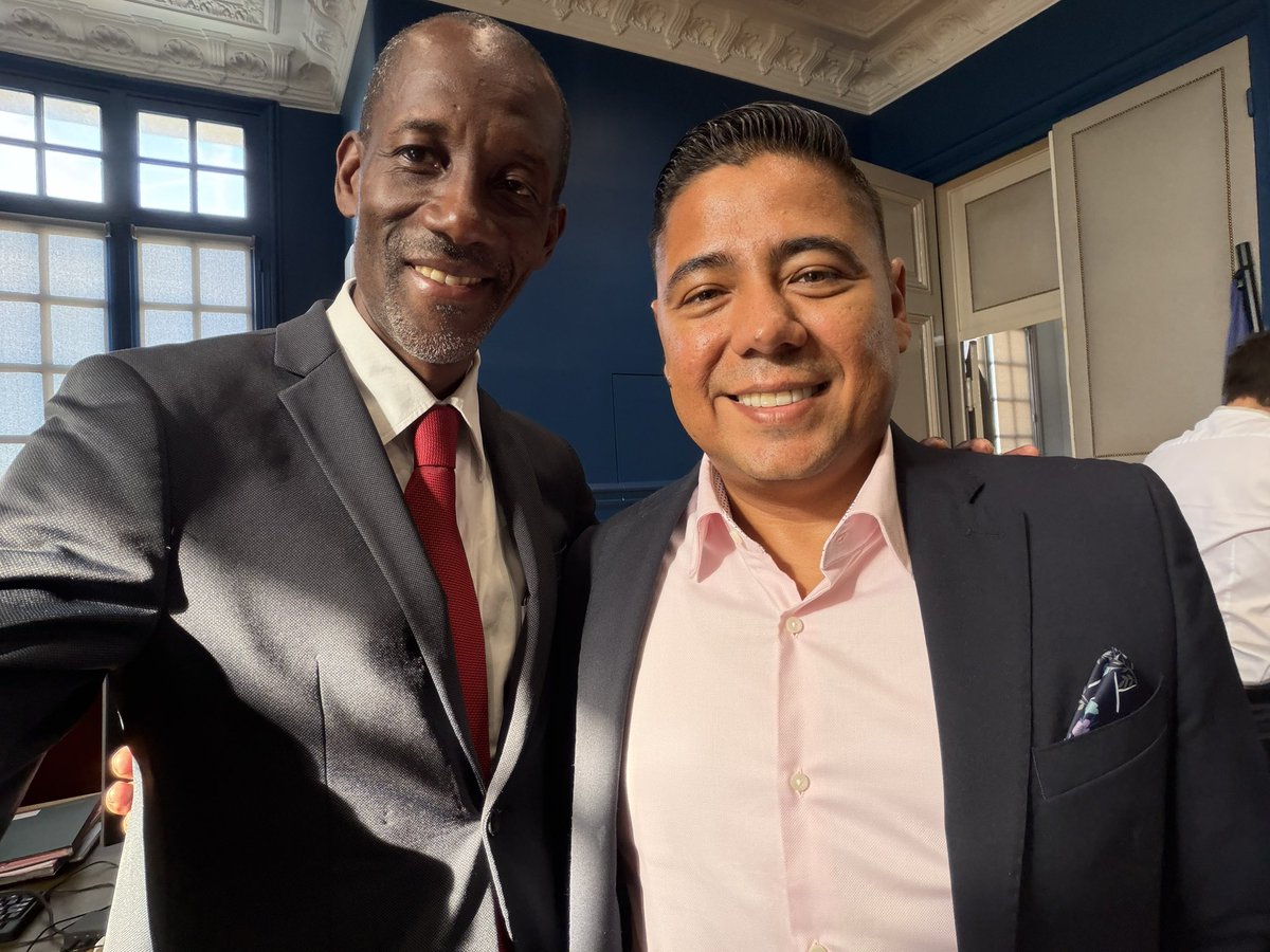 BallyBagayoko's tweet photo. 🤝 France – Colombie : unir nos regards pour construire l’avenir ! 

J’ai eu le plaisir d’échanger avec le sénateur colombien Kevin Gomez Paz, élu de la région de Cali, autour d’un enjeu majeur : croiser nos regards sur la montée de l’extrême droite et réfléchir ensemble aux réponses à construire avec nos populations.

À l’horizon 2027, nos calendriers électoraux se font écho : en France avec l’élection présidentielle, en Colombie avec les élections municipales. Au-delà des échéances, c’est une même ambition qui nous rassemble : faire vivre des projets de justice sociale, d’égalité et de démocratie, au plus près des citoyennes et des citoyens.

Ce temps d’échange, particulièrement riche en enseignements, a également permis de rappeler la contribution essentielle des Afro-descendants aux luttes pour la dignité, les droits, l’émancipation et la justice. Une mémoire et un héritage qui continuent d’éclairer nos combats présents et à venir.

Un grand merci à mon ami, le député insoumis Hadrien Clouet, d’avoir pris l’initiative de cette rencontre fraternelle, porteuse d’espoir et de perspectives communes.

#France #Colombie #Cali #CoopérationInternationale #JusticeSociale #Démocratie #Antiracisme #AfroDescendants #2027 #LaFranceInsoumise #HadrienClouet #Solidarité #Engagement