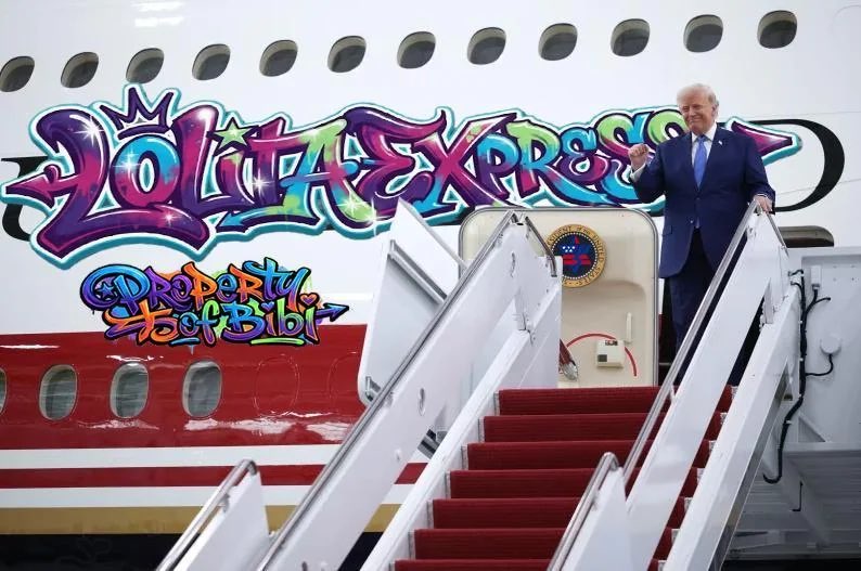 NotHoodlum's tweet photo. Now he’s tagging his Qatari “gifted” plane himself. https://t.co/grLeiq8VEo