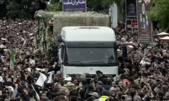 AbdullahHaider's tweet photo. Authoritarian or awaited Ayatollah aside. Iranian people always celebrate the heroism of soldiers attaining martyrdom, in millions whether Bagheri or Soleimaini. Amongst ultra-conservatives clergy, ex-President Raisi’s thin funeral turnout a stark contrast to Khamenei’s numbers. https://t.co/BlCUAGftzq