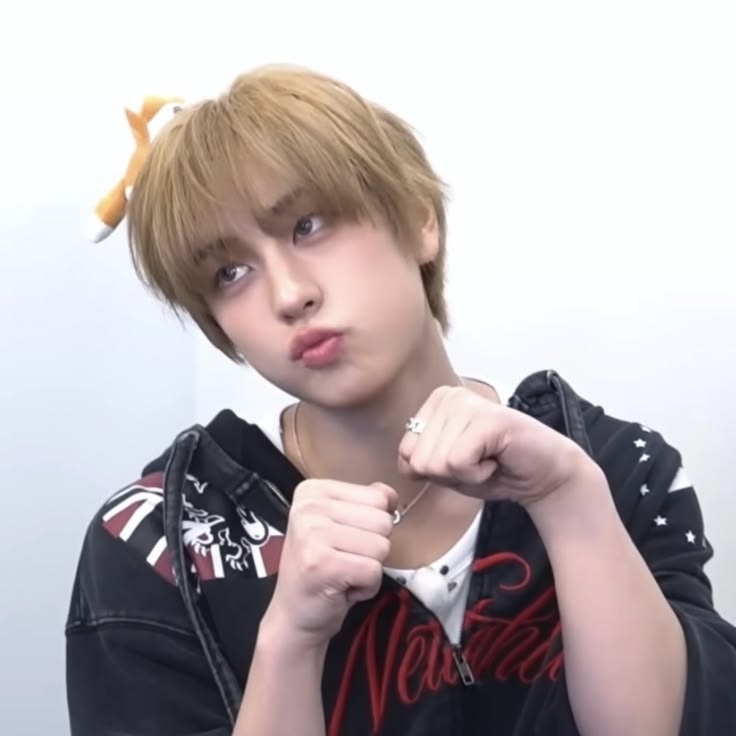 roses4rua's tweet photo. Ill start i think this dirty blonde/light brown on taki is one of the best hair colors ive ever seen on him it fits him so well he looks ao good https://t.co/P4l8cWuWHO