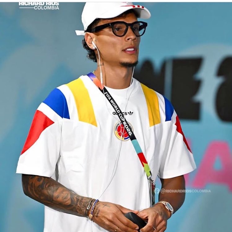 Geeneth31's tweet photo. @adidasCOstore Que mal no tener suficiente stock de esta camiseta, realmente nunca la vi exhibida y tampoco en página web… tremendo descuido 😕 https://t.co/iB2G9MOp32