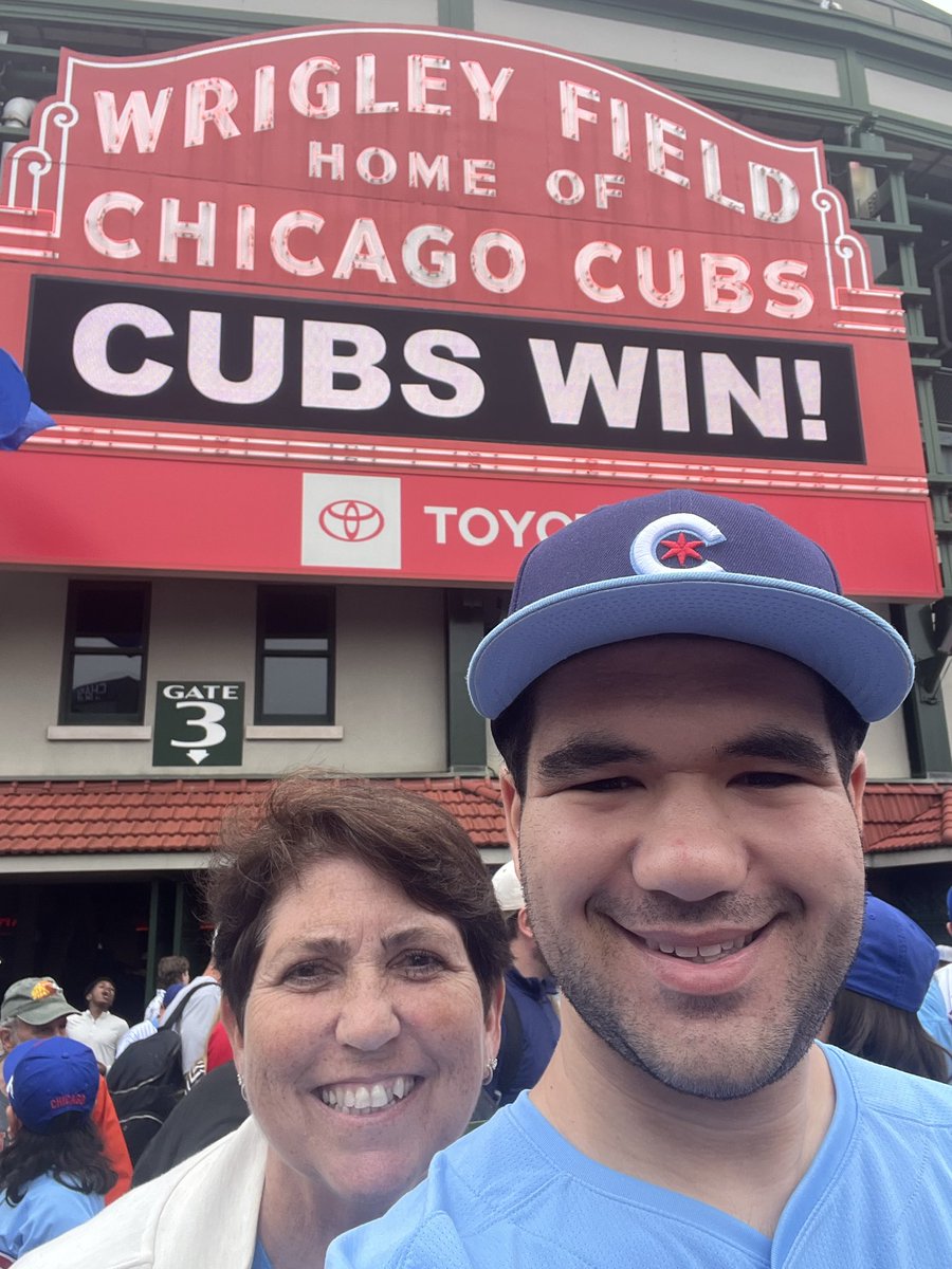 VaughnKator's tweet photo. A day at Wrigley is a day well spent! https://t.co/HBwJxx8khL