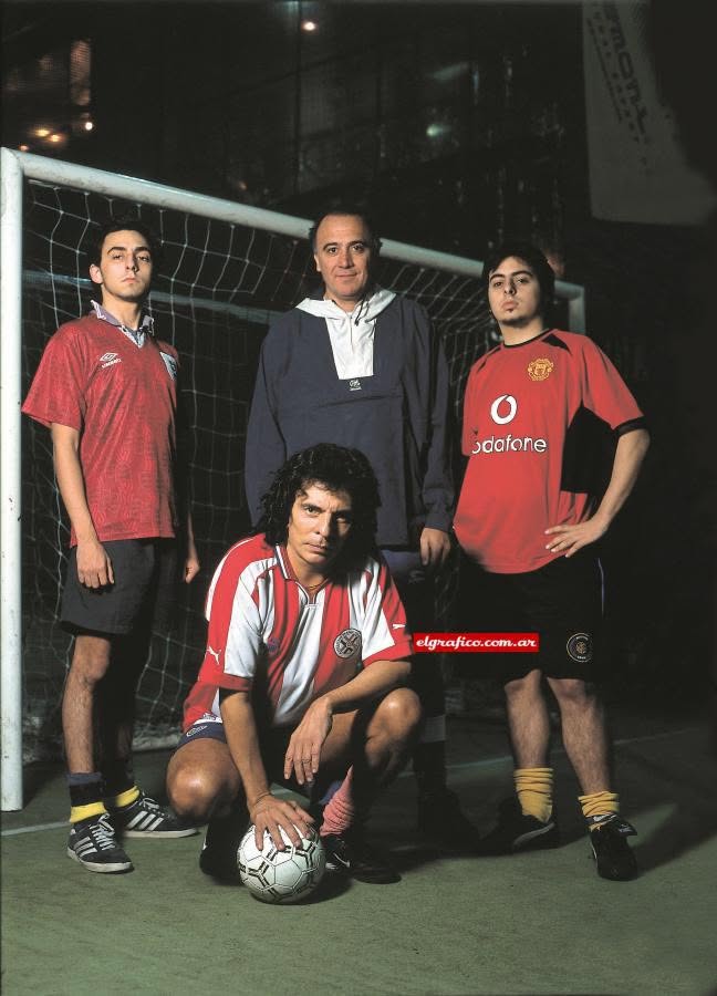 negrodolina's tweet photo. Con Ale Dolina, Martín Dolina y Guillemo Stronati. Foto: Revista El Gráfico, 2003. https://t.co/32e1hhyvrB