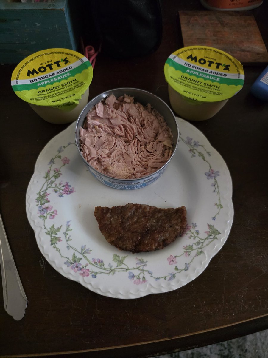trickstriderspo's tweet photo. 3dtwt what do you think of my struggle breakfast as someone who lives in a house with a chronic emotional junk eater

305 cals

i miss eggs :( she hates eggs so she almost never buys them https://t.co/ixJyOUSUwt