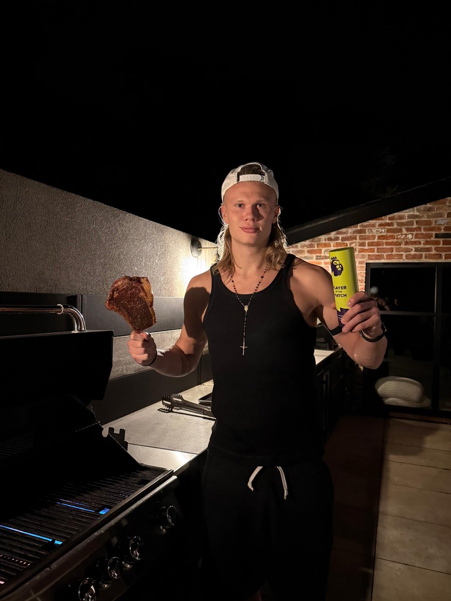 Sachinettiyil's tweet photo. Norway striker Erling Haaland was seen wearing a rosary around his neck. https://t.co/yH6BBKC8TR