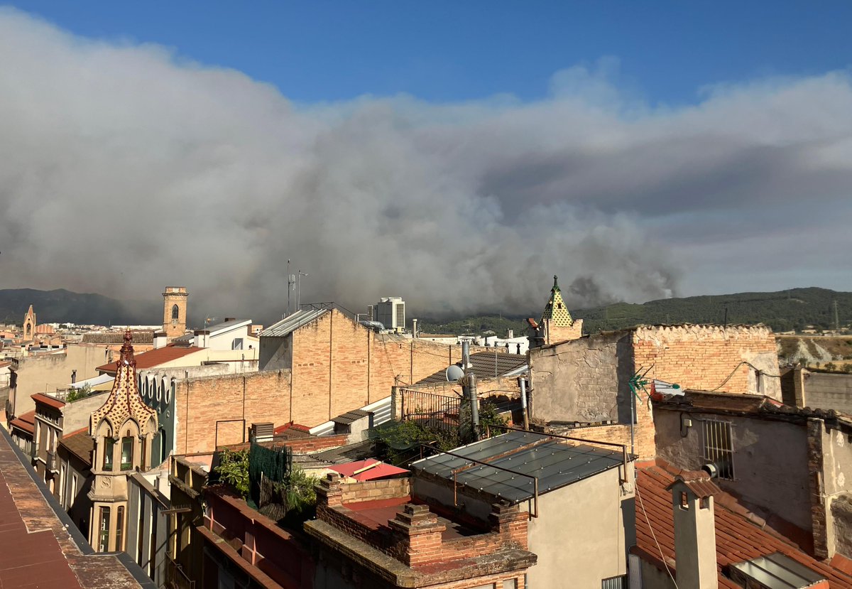 jordicuadras's tweet photo. Des d'Igualada, tot el suport als Bombers i professionals dels serveis d'emergències que treballen en l'extinció de l'incendi de Carme.

⚠️ Es recomana seguir els canals oficials d'@emergenciescat i @ajigualada. https://t.co/XnkUZsODS6