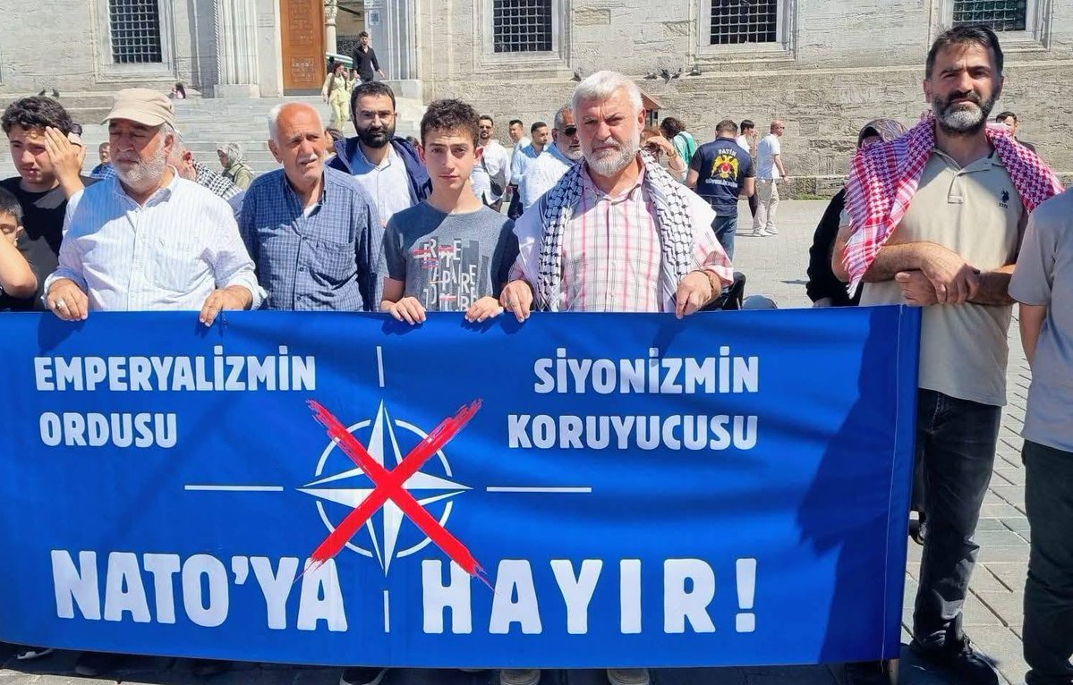 GeographyMuslim's tweet photo. NATO'ya tepki veren Müslüman aktivistlere yönelik operasyonlar devam ediyor.

En son bu sabah İstanbul'da aktivist yazar Şükrü Hüseyinoğlu evine yapılan şafak operasyonu ile gözaltına alındı. https://t.co/qM75JYBxiX