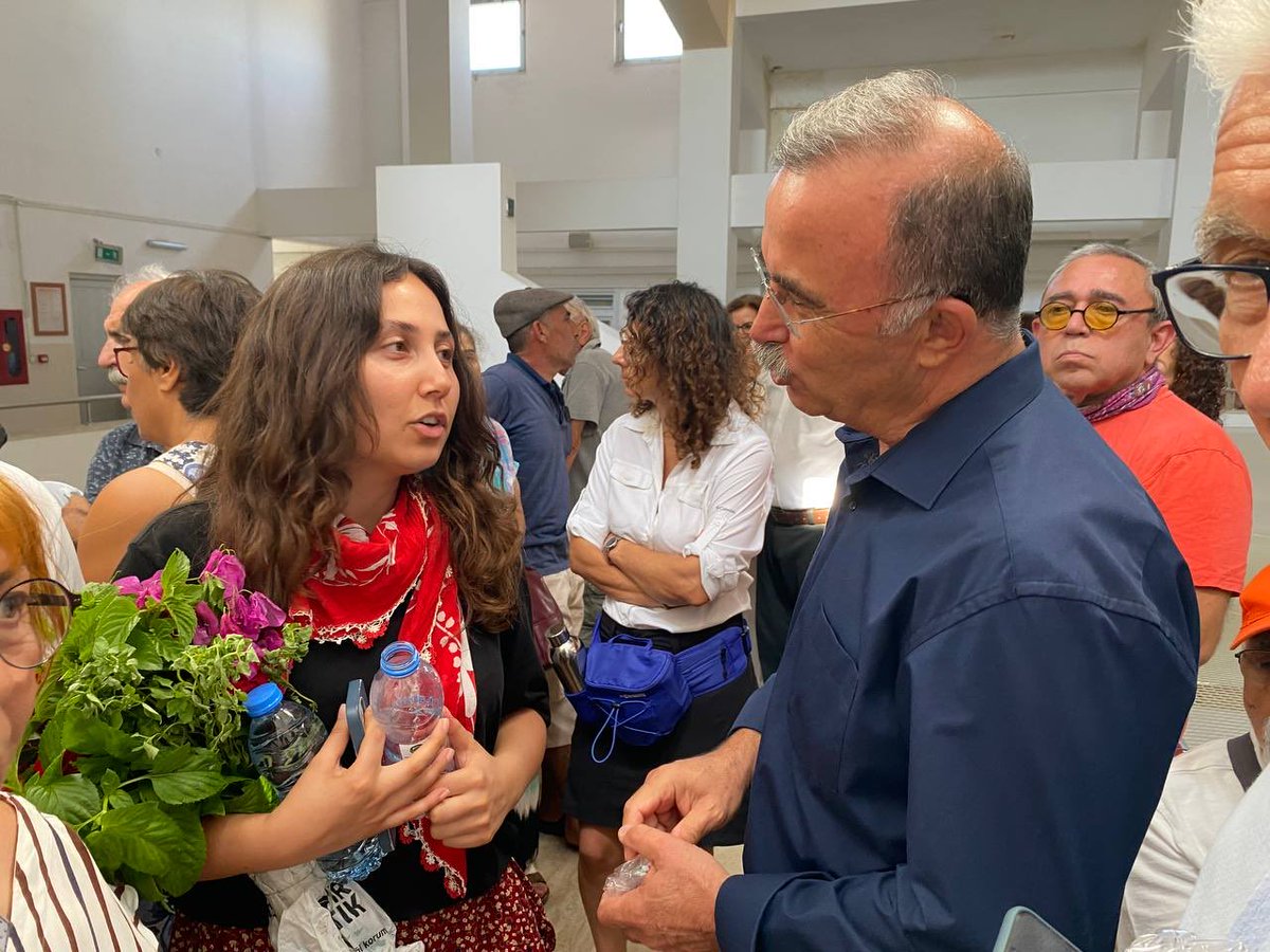 ibrahimyesilsol's tweet photo. Bugün Esra Işık’ın karar duruşmasındaydık.

Havasını, suyunu, toprağını, ormanını korumak isteyen Esra’ya verilen ceza, ona bu cezayı verenlerin ayıbıdır.

Esra Işık bugün ve gelecekte yaşamı savunan, doğasını koruyan, talana karşı çıkan biri olarak anılacaktır. Ona bu hukuksuz cezayı verenlerse doğal talanının suçluları olarak hafızlarda kalacaktır.