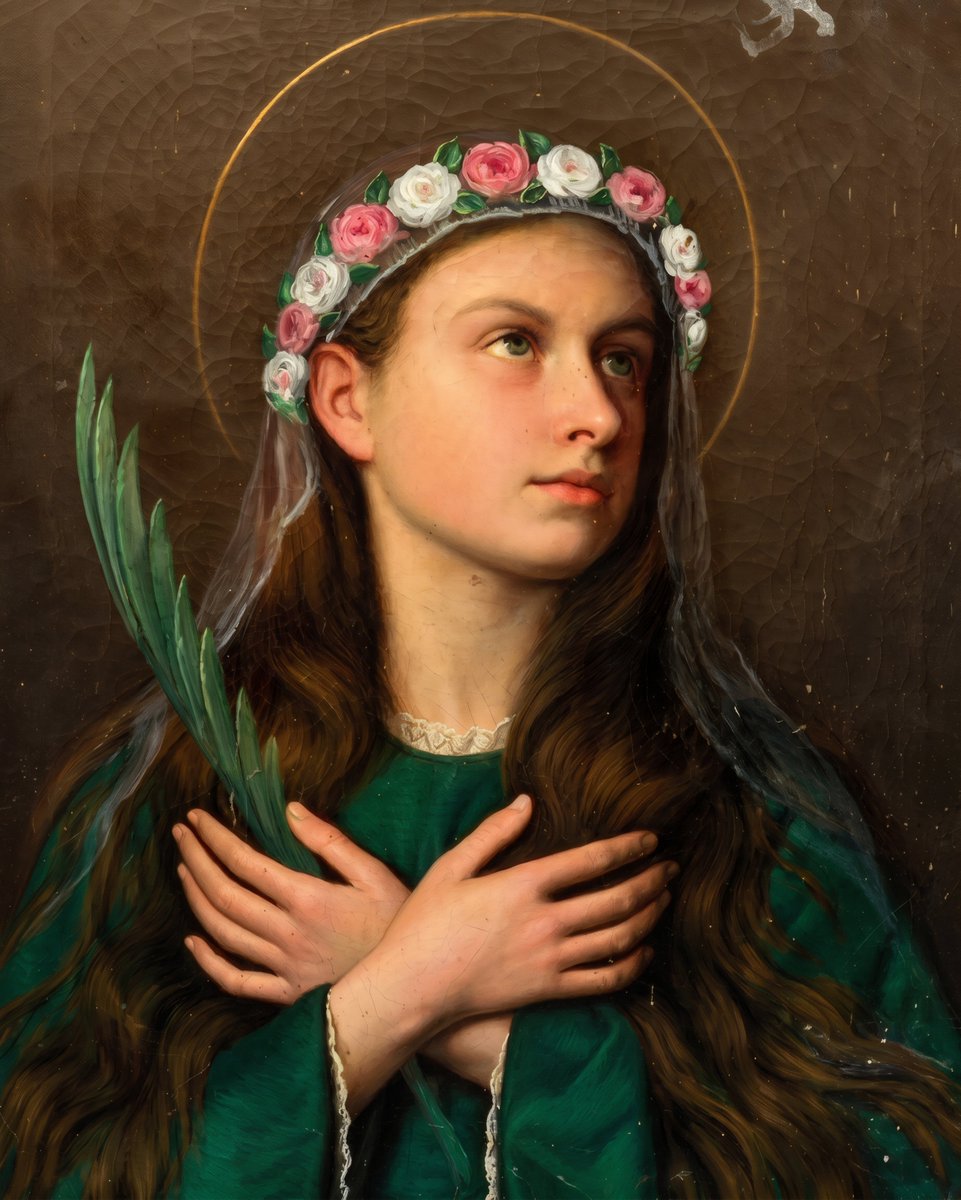 Lux0134's tweet photo. Discurso do Sumo Pontífice Pio XII aos fiéis reunidos em roma por ocasião da Canonização de Santa Maria Goretti (1950):

«Se é verdade que a pureza brilhou
acima de tudo no martírio de Maria Goretti, nela e com ela triunfaram também as outras virtudes cristãs. A pureza foi a afirmação mais básica e significativa do domínio perfeito da alma sobre a matéria; o heroísmo supremo, que não pode ser improvisado, foi o amor terno e dócil, obediente e ativo para com os pais; o sacrifício no árduo trabalho diário; a pobreza evangelizada e contente, sustentada pela confiança na Providência celestial; a religião abraçada com tenacidade e buscada conhecer cada vez mais a cada dia, valorizada na vida e alimentada pela chama da oração; o desejo ardente por Jesus na Eucaristia; e, finalmente, a coroa da caridade, o perdão heroico concedido ao seu assassino: uma grinalda rústica, mas tão cara a Deus, de flores silvestres, que adornou o véu branco de sua Primeira Comunhão e pouco depois de seu martírio.

Assim, este rito sagrado se desdobra espontaneamente num clamor popular pela pureza. Se, à luz de todo martírio, a mancha da iniquidade sempre cria um contraste amargo, por trás da de Maria Goretti jaz um escândalo que, no início deste século, parecia inédito. Quase cinquenta anos depois, em meio à reação frequentemente insuficiente das pessoas de bem, a conspiração dos maus hábitos, utilizando livros, ilustrações, espetáculos, audições, modas, praias e associações, tenta minar, na sociedade e nas famílias, principalmente em detrimento até mesmo da infância mais tenra, essas salvaguardas naturais da virtude.

Ó amados jovens, meninos e meninas, menina dos olhos de Jesus e dos Nossos, digam: estão resolvidos a resistir firmemente, com a ajuda da graça divina, a qualquer ataque que outros ousem fazer contra a vossa pureza?

E vós, pais e mães, na presença desta multidão, diante da imagem desta jovem virgem, que com sua imaculada candura arrebatou vossos corações, na presença de sua mãe, que, tendo-a educado para o martírio, não lamentou sua morte, mesmo vivendo em tormento, e agora se curva emocionada para invocá-la, - dizei - estais prontos para assumir o solene compromisso de zelar, na medida do possível, por vossos filhos e filhas, a fim de preservá-los e defendê-los dos muitos perigos que os cercam, e de mantê-los sempre longe de lugares de formação na impiedade e na perversão moral?

E agora, todos vós que nos ouvis, elevai os vossos corações! Acima dos pântanos insalubres e da lama do mundo estende-se um imenso céu de beleza. É o céu que cativou a pequena Maria; o céu ao qual ela desejava ascender pelo único caminho que lá conduz: a religião, o amor de Cristo, a observância heroica dos seus mandamentos.

Salve, ó doce e amável Santa! Mártir na terra e anjo no céu, da vossa glória olhai para este povo que vos ama, vos venera, vos glorifica e vos exalta. Em vossa fronte carregais o nome claro e resplandecente de Cristo (cf. Ap 3,12); em vosso rosto virginal reside a força do amor, a constância da fidelidade ao divino Esposo; sois Esposa de sangue, para refletir em vós a Sua imagem. A vós, poderosa com o Cordeiro de Deus, confiamos estes nossos filhos e filhas aqui presentes e todos os demais que estão espiritualmente unidos a nós. Eles admiram vosso heroísmo, mas ainda mais desejam ser vossos imitadores no fervor da vossa fé e na incorruptibilidade dos vossos valores morais. A vós recorrem pais e mães, para que os auxilieis em sua missão educativa. Em vós, por Nossas mãos, toda a infância e juventude encontram refúgio, para que sejam protegidas de toda contaminação e trilhem o caminho da vida na serenidade e alegria dos puros de coração. Que assim seja.»
