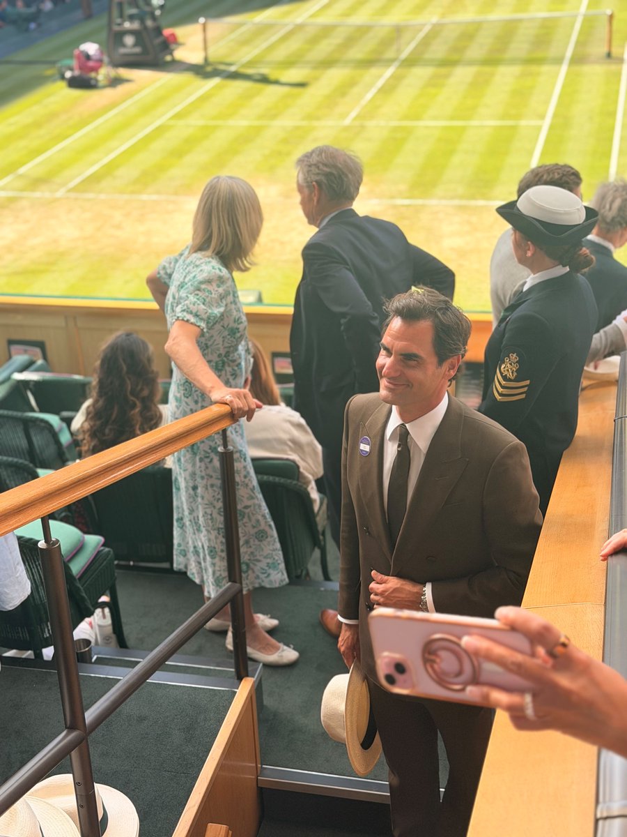 outside_theball's tweet photo. Oh my! Roger Federer in the Royal Box today at Wimbledon 🤩 https://t.co/Trh1Adaj0h