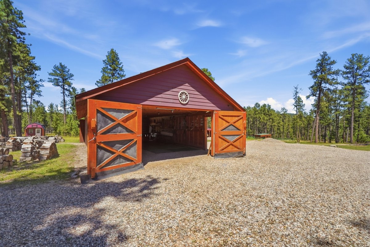 christians_team's tweet photo. #JustListed  12230 Red Cliff Road, Sturgis, SD | $1,449,000
4 Bedrooms | 2 Bathrooms | 2,557 Sq. Ft. | 18.71 acres with zero covenants
.
- https://t.co/Oi3j7Cjf6N
- Private saloon built as its own outbuilding, ready for gatherings year round
- Call 605-340-0768 for details https://t.co/rfVCmwHZJB