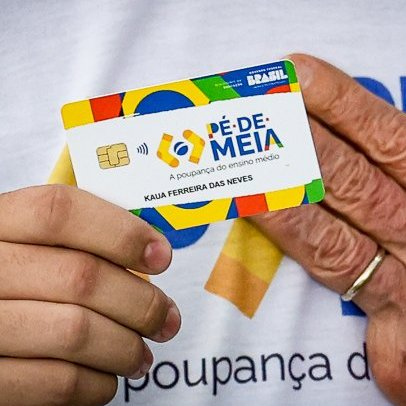republiqueBRA's tweet photo. 🧦 ⁉️ Ministério da Educação diz NÃO SABER quantos estudantes beneficiários do Pé-de-Meia abandonaram a escola em 2024 e 2025. https://t.co/eixMwFG9d4