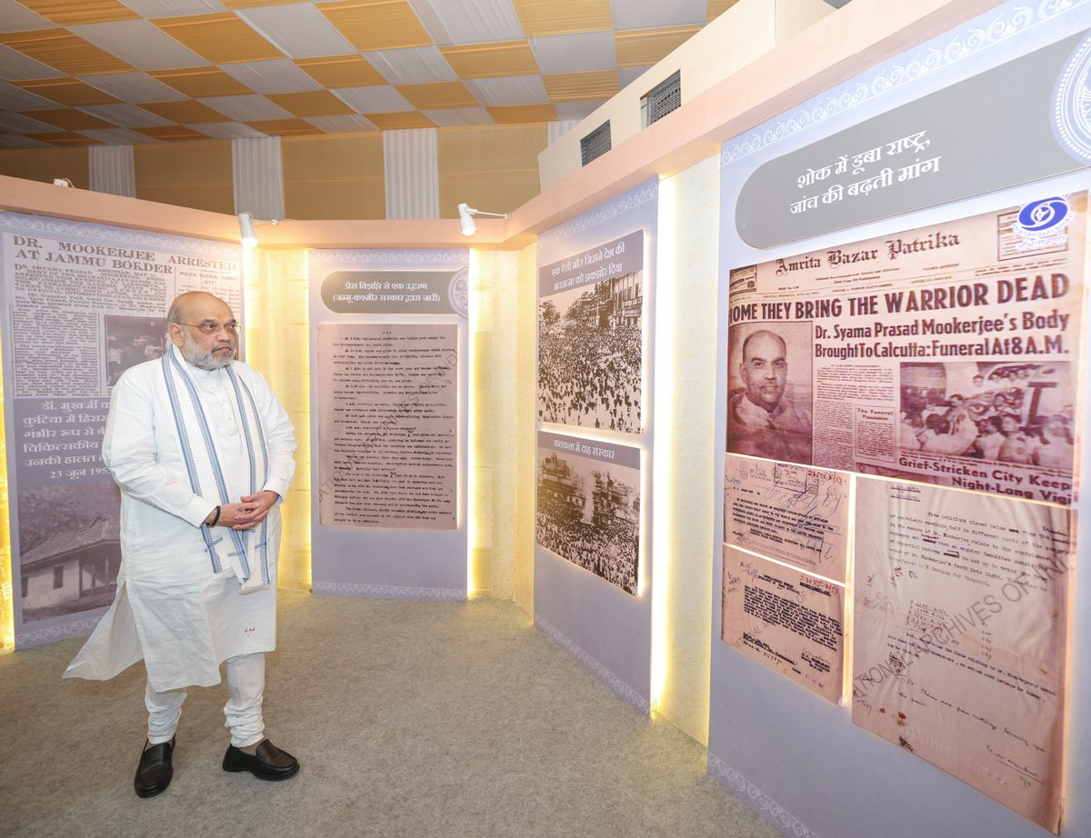 AmitShah's tweet photo. डॉ. श्यामा प्रसाद मुखर्जी जी ने अपने जीवन का क्षण-क्षण और शरीर का कण-कण माँ भारती को समर्पित कर दिया। आज कोलकाता में डॉ. मुखर्जी जी की जयंती के अवसर पर आयोजित कार्यक्रम में उनके व्यक्तित्व और कृतित्व पर आधारित प्रदर्शनी का अवलोकन कर मन भावनाओं से भर गया। देश डॉ. श्यामा प्रसाद मुखर्जी जी के योगदान को कभी नहीं भुला पाएगा।