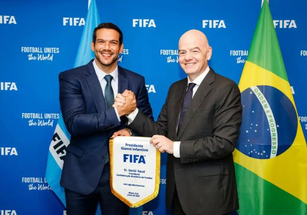 LunaBambam74's tweet photo. Bastidores indicam que #SamirXaud está com os dias contados na presidência da CBF.
Segundo apurações que ganharam força nesta segunda feira, a saída de Samir Xaud do comando da CBF é considerada questão de tempo, com estimativa de cinco a dez dias para sua retirada do cargo https://t.co/wXWYG2MFZK