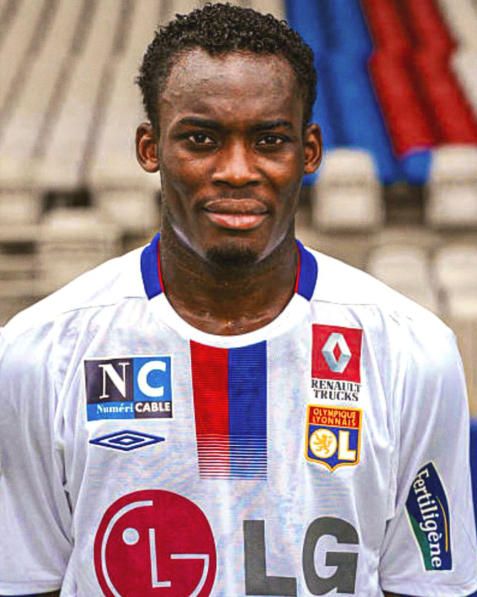 Ligue1_ENG's tweet photo. 23 years since Michael Essien joined Lyon 🔙🇬🇭 https://t.co/bQ3yff1iLq