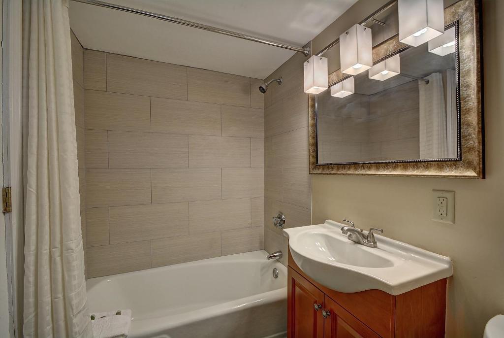 ThePutney_Inn's tweet photo. Relax, unwind, and enjoy the charm of Southern Vermont at The Putney Inn. Whether you're here for a peaceful getaway, you'll find comfort and convenience in every stay. Book now and visit website to reserve your stay.
https://t.co/SfWW2bSpOD
#ThePutneyInn #PutneyVT https://t.co/1a5ALYXibx