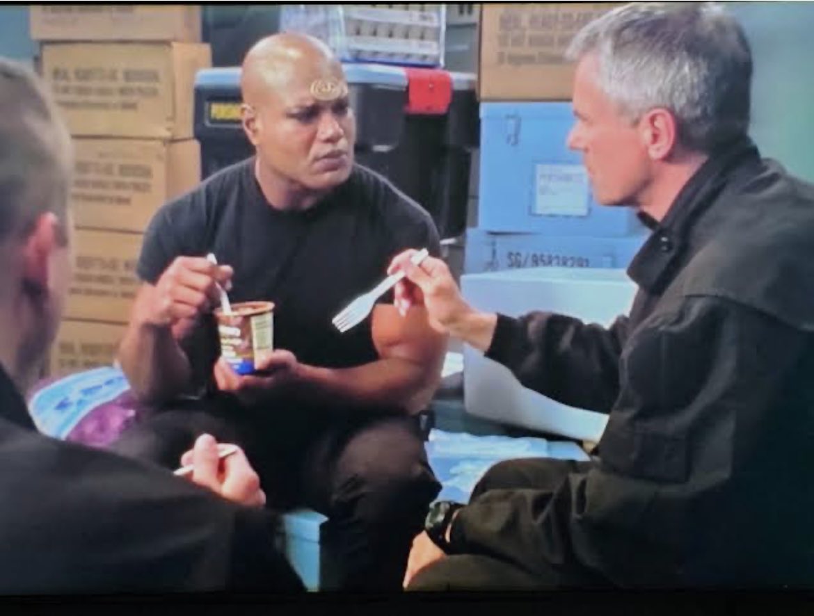 KnuckleKnee's tweet photo. @PrimeVideo Best friends. #SaveStargate https://t.co/stlb00G2Sy