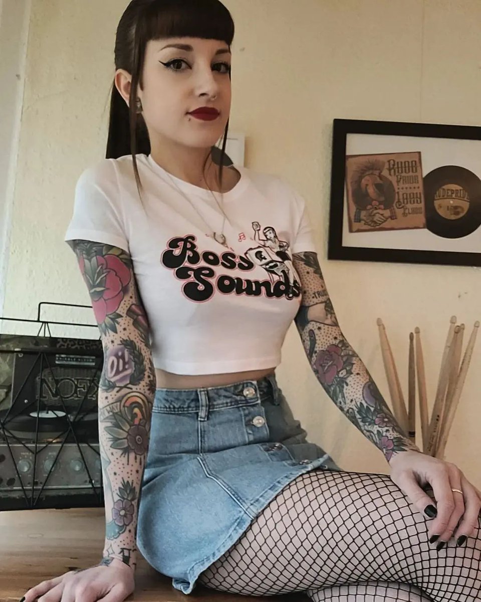 OxbloodClothing's tweet photo. Stand tall in your threads and tunes!
@oxblood.clothing
#bootsandbraces #skinheadreggae #spiritof69 #workingclass #rudegirls https://t.co/GHMAdolPQ0